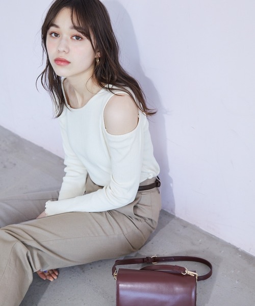 Heather（ヘザー）の「ハリヌキヘンケイカットプルオーバー　881800（Tシャツ/カットソー・レディース・ブラック/アイボリー/ブルー系その他・FREE）」の2枚目の写真