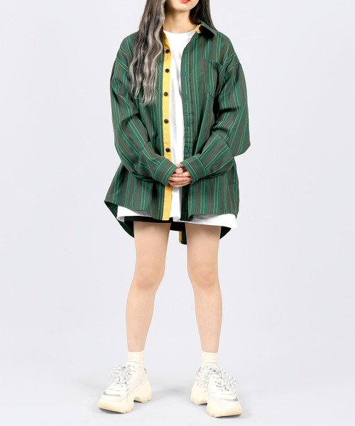 DING（ディング）の「DING/バックボタンストライプシャツ（シャツ/ブラウス・レディース・グリーン/ブラック・FREE）」の3枚目の写真
