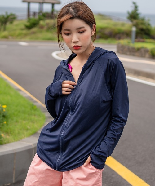 TeddyShop（テディショップ）の「【UVカット率 99%以上/大きいサイズ有】レディース サムホール付きジップアップラッシュガード パーカー 水陸両用 水着体型カバー（ラッシュガード・レディース・ピンク/ブラック/グレー/ライトブルー/ホワイト/ピンク系その他/パープル/ネイビー・L/S/LL/M）」の5枚目の写真