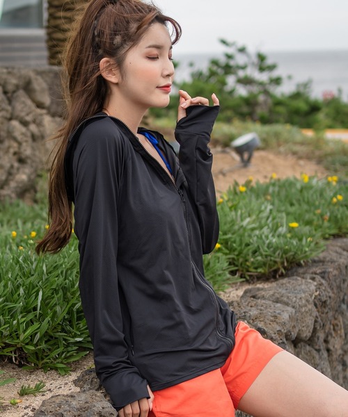 TeddyShop（テディショップ）の「【UVカット率 99%以上/大きいサイズ有】レディース サムホール付きジップアップラッシュガード パーカー 水陸両用 水着体型カバー（ラッシュガード・レディース・ピンク/ブラック/グレー/ライトブルー/ホワイト/ピンク系その他/パープル/ネイビー・L/S/LL/M）」の9枚目の写真