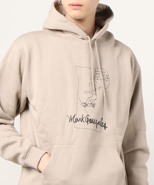 Mark Gonzales(マーク・ゴンザレス)の「Mark Gonzales/マークゴンザレス "LOGO" プリント プルパーカー(パーカー・メンズ・ブルー/ホワイト/グレイッシュベージュ/ブラック/ミント/グレー・LARGE/X-LARGE/MEDIUM)」の4枚目の写真