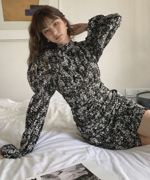 Jasmine Grandiflorum（ジャスミングランディフローラム）の「【Jasmine】スタンドカラーパワショル花柄ミニワンピース (OG) (LV)（ワンピース・レディース・ベージュ/ブラック/ブルー系その他/ブラック×ホワイト/ピンク/ベージュ系その他/ライトブルー/ライトベージュ/ブルー系その他2/ブルー/ブラック系その他/ピンク系その他・SMALL/MEDIUM/LARGE）」の16枚目の写真