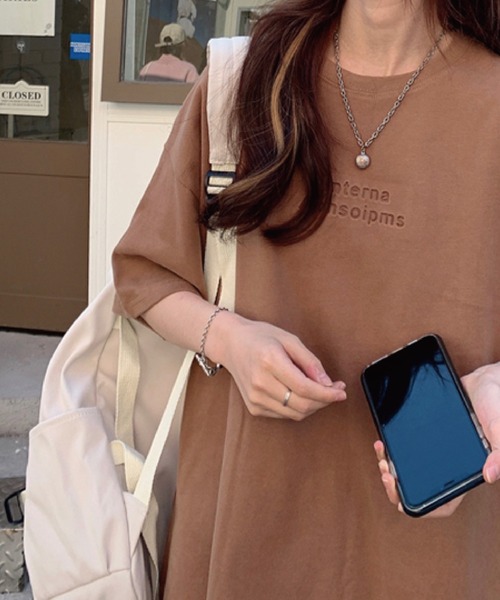 meJane(ミージェーン)の「逆さ3D立体ロゴビックシルエットTシャツ【ZOZOTOWN限定】(Tシャツ/カットソー・レディース・ホワイト/チャコールグレー/ブラック/モカ・FREE)」の2枚目の写真