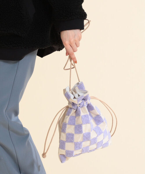Ray BEAMS（レイビームス）の「Lilas Campbell × Ray BEAMS / 別注 チェッカー 巾着 バッグ（ショルダーバッグ・レディース・ブラック/オフホワイト・ONE SIZE）」の3枚目の写真