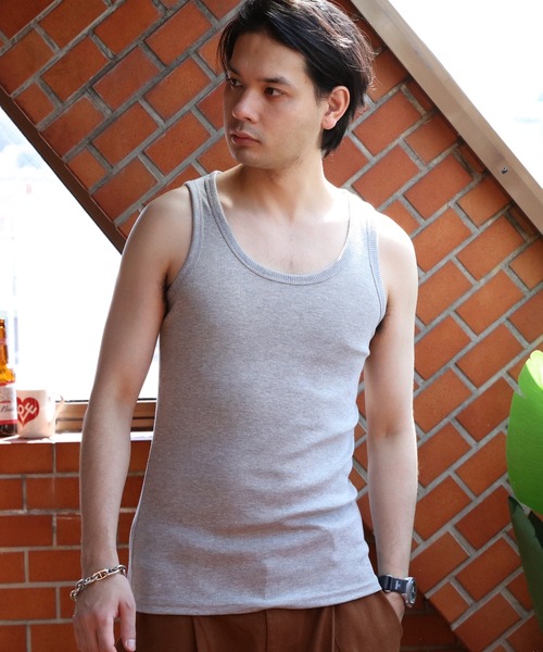 ８(eight)（エイト）の「シンプル無地タンクトップ（タンクトップ・メンズ・チャコールグレー/オフホワイト/モカ/オリーブ/ブルー/ダークブルー/ターコイズブルー/バーガンディー/パープル/レッド/オレンジ/ライトピンク/ブラック/イエロー/ライム/杢グレー/ライトグレー/ヘザーチャコール/ネイビー/インディゴブルー/ブラウン・MEDIUM/X-LARGE/LARGE）」の5枚目の写真