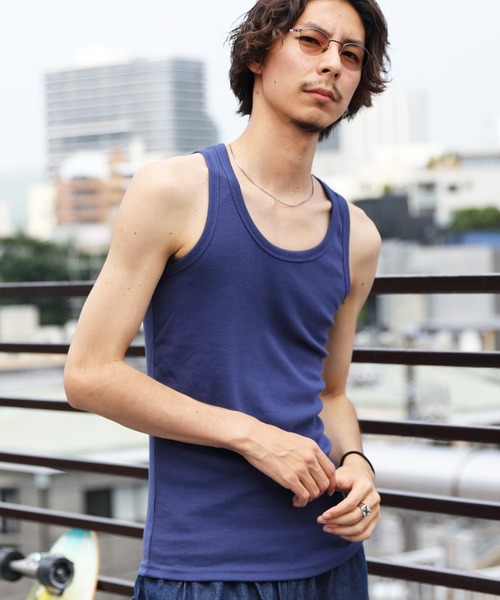 ８(eight)（エイト）の「シンプル無地タンクトップ（タンクトップ・メンズ・チャコールグレー/オフホワイト/モカ/オリーブ/ブルー/ダークブルー/ターコイズブルー/バーガンディー/パープル/レッド/オレンジ/ライトピンク/ブラック/イエロー/ライム/杢グレー/ライトグレー/ヘザーチャコール/ネイビー/インディゴブルー/ブラウン・MEDIUM/X-LARGE/LARGE）」の13枚目の写真