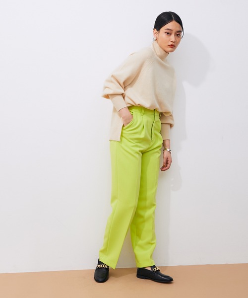 ADAM ET ROPE'（アダムエロペ）の「ウールクロップドタートルプルオーバー（ニット/セーター・レディース・ブラック/グレー/サックスブルー/ピンク/ライトグリーン/キナリ/オレンジ/ブルー/ピンク系その他・FREE）」の15枚目の写真