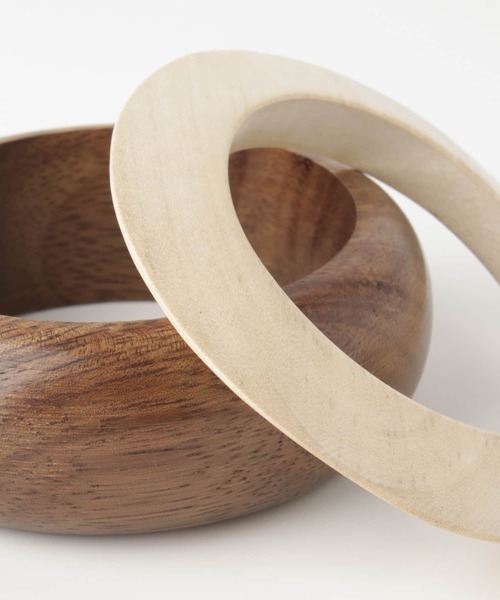 KBF（ケイビーエフ）の「ウッドバングルセット（ブレスレット・レディース・ブラウン/ナチュラル・ONE）」の5枚目の写真