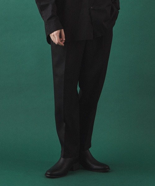 LUCY（ルーシー）の「LUCY/2TACK TAPERED SLACKS（スラックス・メンズ・ブラック/グレイッシュベージュ・MEDIUM/LARGE）」の2枚目の写真