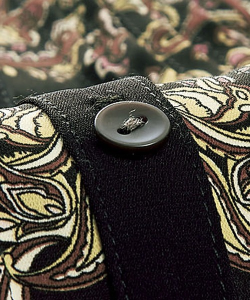 BELLUNA（ベルーナ）の「ピンタック使いビンテージ柄ワンピース