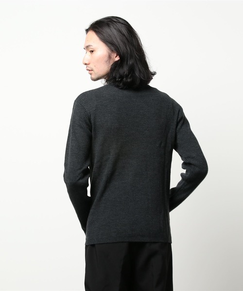 Blue Standard （ブルースタンダード）の「【BLUE STANDARD/ブルースタンダード】フィット感抜群 ストレッチリブハイネックセーター（ニット/セーター・メンズ・ホワイト/チャコールグレー/ブラック/ワイン・MEDIUM/LARGE/X-LARGE）」の5枚目の写真