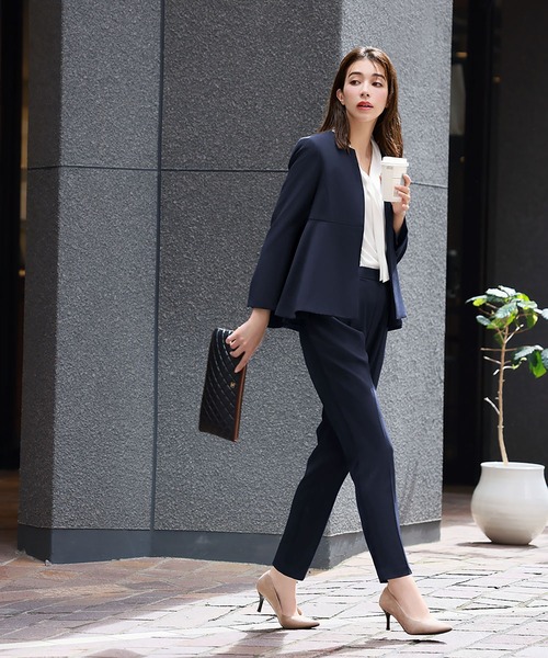 バーバリーロンドン　ノーカラーペプラムジャケット　フォーマル　ブラック　40 セール】ノーカラーペプラムジャケット テーパードパンツ セットアップ