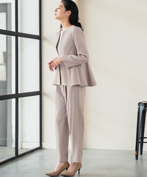 バーバリーロンドン　ノーカラーペプラムジャケット　フォーマル　ブラック　40 セール】ノーカラーペプラムジャケット テーパードパンツ セットアップ