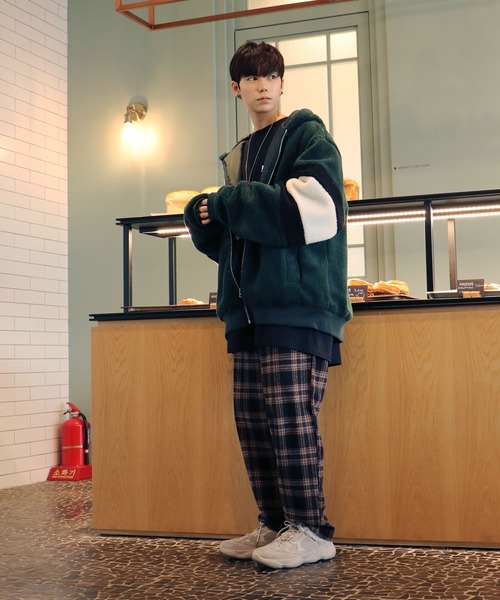 NO NEED(ノーニード)の「【メディア紹介商品】ロングスリーブ袖ラインビッグシルエットボアフードブルゾン /オーバーサイズ/配色ライン/(ブルゾン・メンズ・ライトグレー/ブラック/ダークグリーン/オリーブ・フリ-)」の16枚目の写真