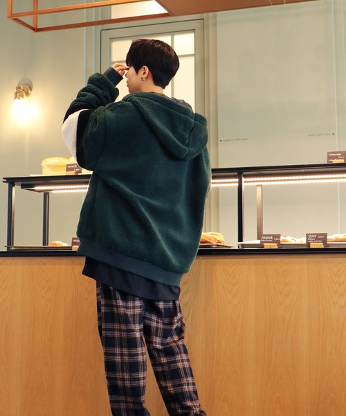 NO NEED(ノーニード)の「【メディア紹介商品】ロングスリーブ袖ラインビッグシルエットボアフードブルゾン /オーバーサイズ/配色ライン/(ブルゾン・メンズ・ライトグレー/ブラック/ダークグリーン/オリーブ・フリ-)」の5枚目の写真