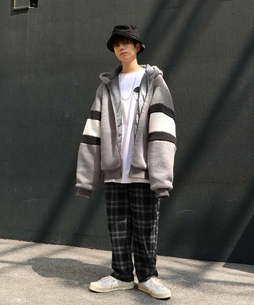 NO NEED(ノーニード)の「【メディア紹介商品】ロングスリーブ袖ラインビッグシルエットボアフードブルゾン /オーバーサイズ/配色ライン/(ブルゾン・メンズ・ライトグレー/ブラック/ダークグリーン/オリーブ・フリ-)」の22枚目の写真