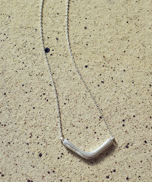 GOLDY（ゴールディ）の「"V"シェイプ メタルバー ネックレス（ネックレス・レディース・その他2/その他1/シルバー/ゴールド・FREE）」の3枚目の写真