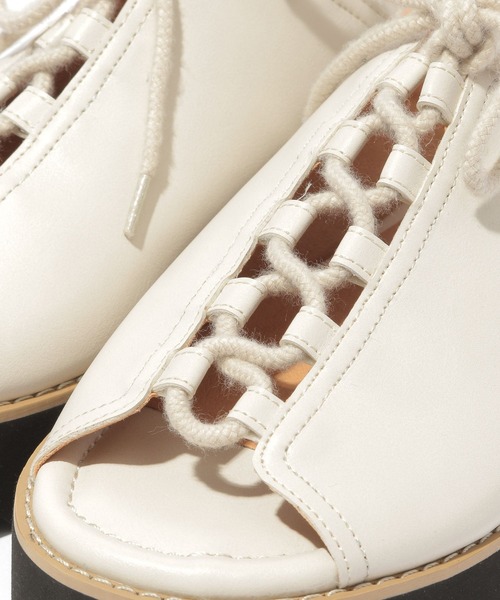 niko and...（ニコアンド）の「オリジナルレースアップサンダル（サンダル・レディース・ブラック/アイボリー・SMALL/MEDIUM/LARGE）」の6枚目の写真