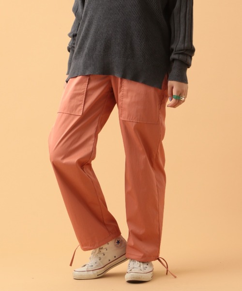 AVIREX（アヴィレックス）の「VINTAGE SATIN STRETCH PANTS/ ヴィンテージサテンストレッチパンツ（その他パンツ・レディース・アイボリー/ベビーピンク/マスタード・SMALL/MEDIUM）」の3枚目の写真