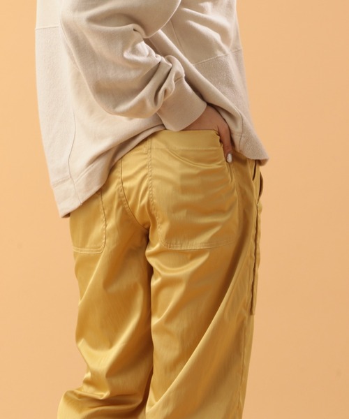 AVIREX（アヴィレックス）の「VINTAGE SATIN STRETCH PANTS/ ヴィンテージサテンストレッチパンツ（その他パンツ・レディース・アイボリー/ベビーピンク/マスタード・SMALL/MEDIUM）」の10枚目の写真