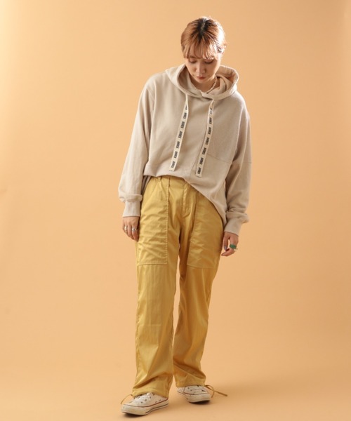 AVIREX（アヴィレックス）の「VINTAGE SATIN STRETCH PANTS/ ヴィンテージサテンストレッチパンツ（その他パンツ・レディース・アイボリー/ベビーピンク/マスタード・SMALL/MEDIUM）」の8枚目の写真