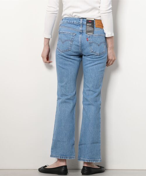 Levi's（リーバイス）の「LOW PITCH BOOT NAPA SUN（デニムパンツ・レディース・インディゴブルー・25inch/27inch/24inch/26inch/23inch/28inch）」の2枚目の写真