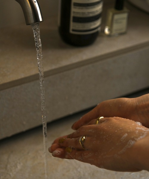 muku（ムク）の「金属アレルギー対応 [Silver-9号]カーブリング / サージテンカルスレス/316L（リング・レディース・シルバー/ゴールド・13/11/9/7/15 ）」の3枚目の写真