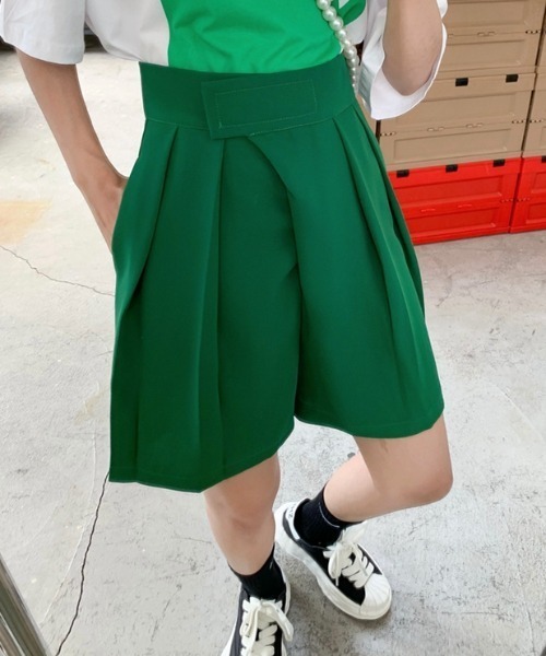 MANGROVE(マングローブ)の「ベルクロウエストタックハーフパンツ(その他パンツ・レディース・ホワイト/ブラック/レッド/グリーン・MEDIUM/LARGE)」の6枚目の写真