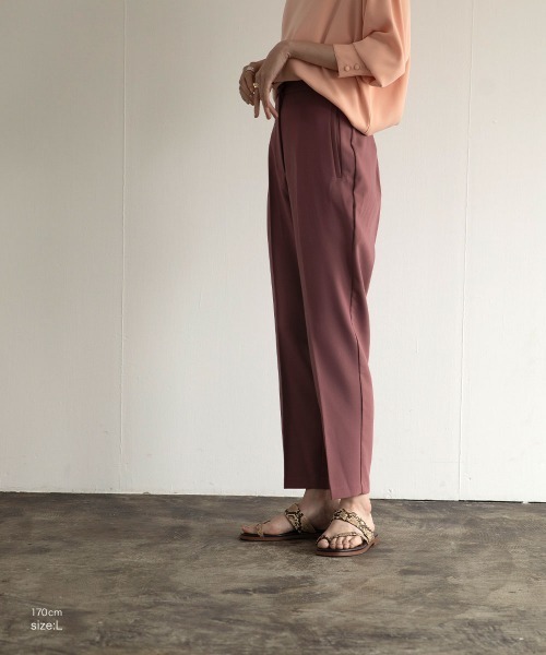 marjour（マージュール）の「HIGHWAIST CENTER PRESS PANTS（スラックス・レディース・ブラック/ライトグレー/モーブ系・M/L）」の19枚目の写真