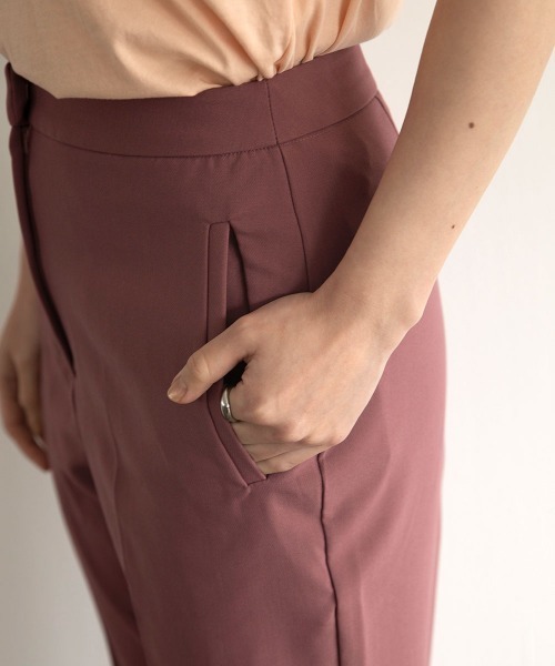 marjour（マージュール）の「HIGHWAIST CENTER PRESS PANTS（スラックス・レディース・ブラック/ライトグレー/モーブ系・M/L）」の12枚目の写真