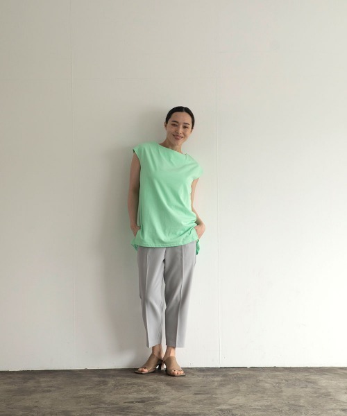 marjour（マージュール）の「HIGHWAIST CENTER PRESS PANTS（スラックス・レディース・ブラック/ライトグレー/モーブ系・M/L）」の16枚目の写真