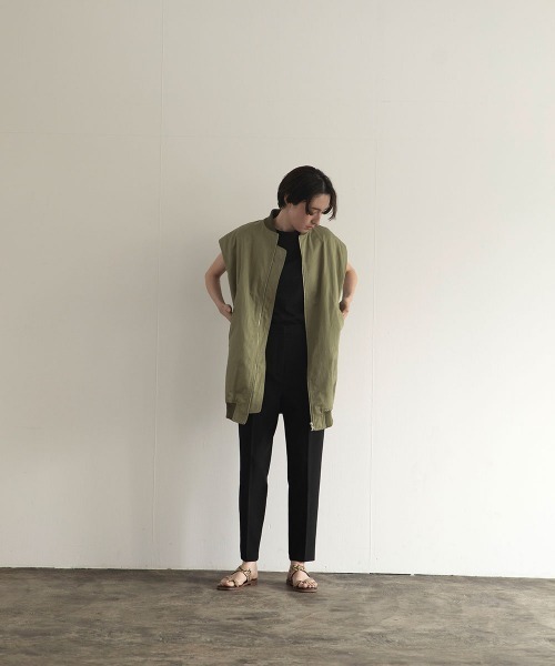 marjour（マージュール）の「HIGHWAIST CENTER PRESS PANTS（スラックス・レディース・ブラック/ライトグレー/モーブ系・M/L）」の10枚目の写真