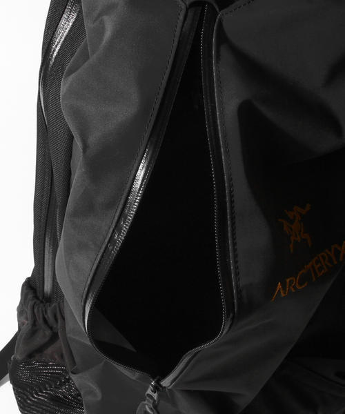BEAMS（ビームス）の「ARC'TERYX / ARRO 22（バックパック/リュック・メンズ・ブラック・22ﾘｯﾄﾙ）」の7枚目の写真