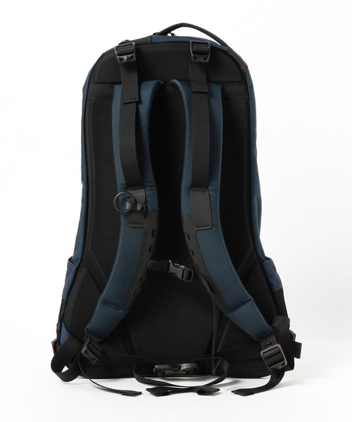 BEAMS（ビームス）の「ARC'TERYX / ARRO 22（バックパック/リュック・メンズ・ブラック・22ﾘｯﾄﾙ）」の10枚目の写真