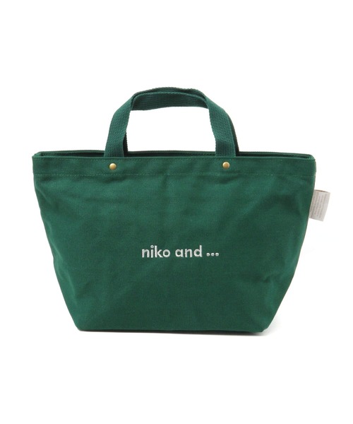 niko and...(ニコアンド)の「オリジナルニコロゴ刺繍バッグM【ニコロゴトート】(トートバッグ・レディース・ブラック/オフホワイト/セージグリーン/ベージュ/グリーン・0)」の5枚目の写真