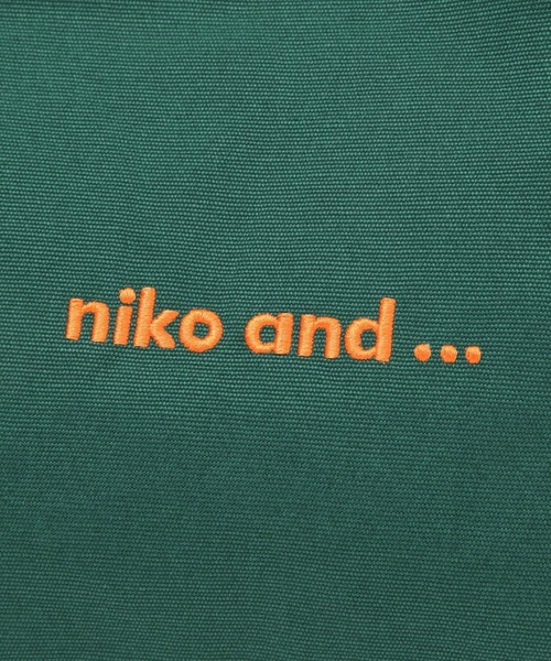 niko and...(ニコアンド)の「オリジナルニコロゴ刺繍バッグM【ニコロゴトート】(トートバッグ・レディース・ブラック/オフホワイト/セージグリーン/ベージュ/グリーン・0)」の22枚目の写真