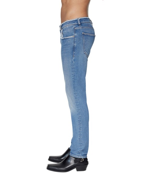 DIESEL（ディーゼル）の「メンズ 22FW デニムパンツ スリムフィット（デニムパンツ・メンズ・インディゴブルー・26inch/32inch/30inch/36inch/34inch/28inch）」の4枚目の写真
