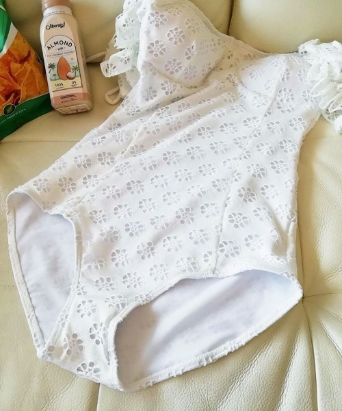 Dalfwin(ダールフィン)の「2022 S/S 春夏 水着レディース パンチングレーススカート付きモノキニ(水着・レディース・ホワイト・FREE)」の7枚目の写真