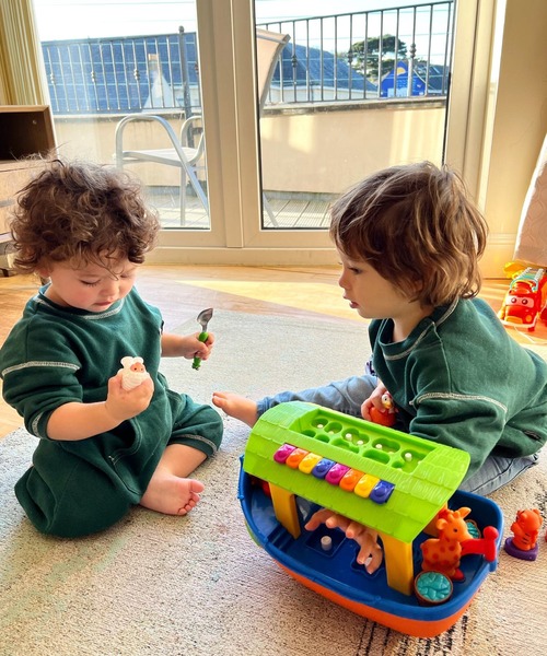 MAKE YOUR DAY(メイクユアデイ)の「ワッペン付きファミリー裏毛トレーナー■80~140cm(スウェット・キッズ・グリーン/ライトグレー・110/140/100/90/120/80/130)」の3枚目の写真