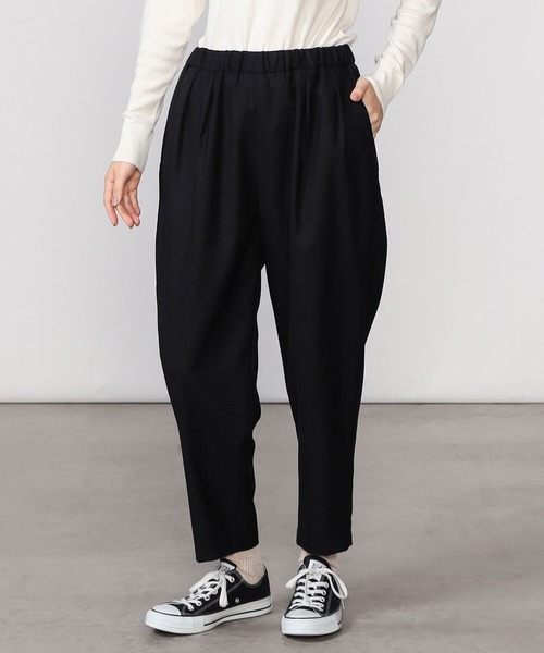 Morris & Sons(モリスアンドサンズ)の「MORRIS & SONS | サキソニー タックパンツ WOMEN(スラックス・レディース・ブラック/グレイッシュベージュ・1/0)」の2枚目の写真