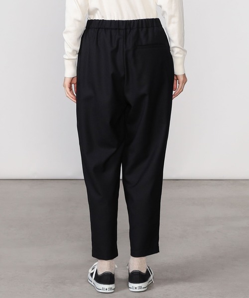 Morris & Sons(モリスアンドサンズ)の「MORRIS & SONS | サキソニー タックパンツ WOMEN(スラックス・レディース・ブラック/グレイッシュベージュ・1/0)」の7枚目の写真