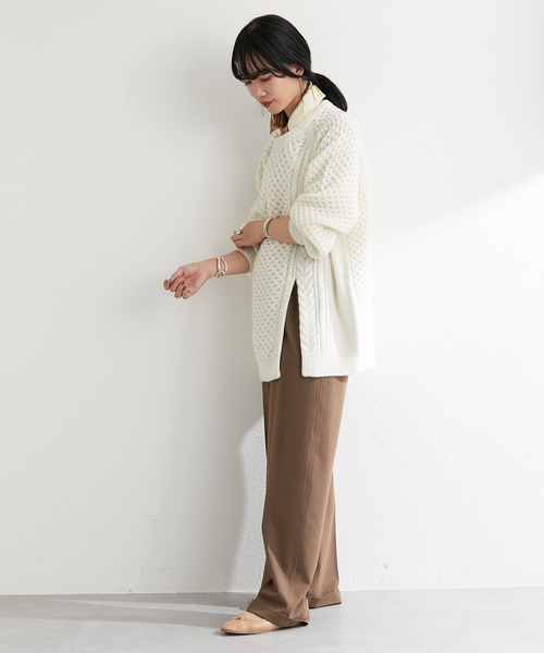 SHENERY（シーナリー）の「スリットケーブルニットプルオーバー（ニット/セーター・レディース・ネイビー/ブラック/オフホワイト/ライトグレー・FREE）」の14枚目の写真