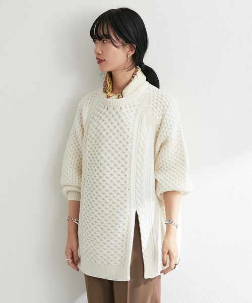 SHENERY（シーナリー）の「スリットケーブルニットプルオーバー（ニット/セーター・レディース・ネイビー/ブラック/オフホワイト/ライトグレー・FREE）」の7枚目の写真