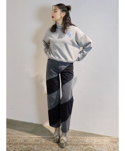 EVRIS(エヴリス)の「スパイラルリメイクセミワイドデニムパンツ(デニムパンツ・レディース・ライトブルー/ブラック・SMALL/MEDIUM)」の6枚目の写真