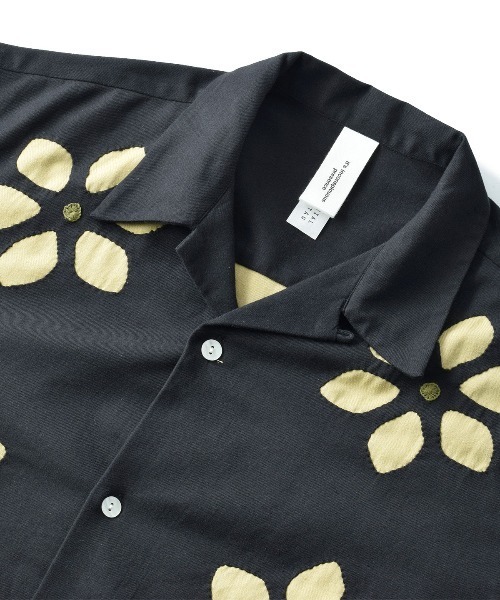 niche.(ニッチ)の「niche. TwillFlowerCutWorkOpenCollarSh(シャツ/ブラウス・メンズ・ブラック・MEDIUM/LARGE)」の4枚目の写真
