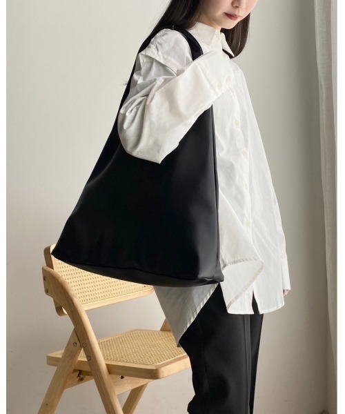 WEGO(ウィゴー)の「WEGO/トライアングルPUトートバッグ(トートバッグ・レディース・ブラック/ホワイト・FREE)」の2枚目の写真