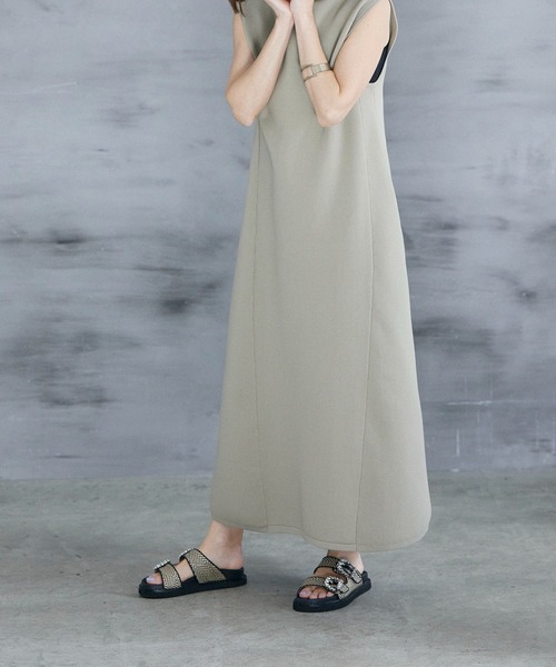 carino(カリーノ)の「【再登場】厚底ビジューバックルサンダル(サンダル・レディース・アイボリー/ブラック/ブラック系その他・S/M/L/LL)」の8枚目の写真