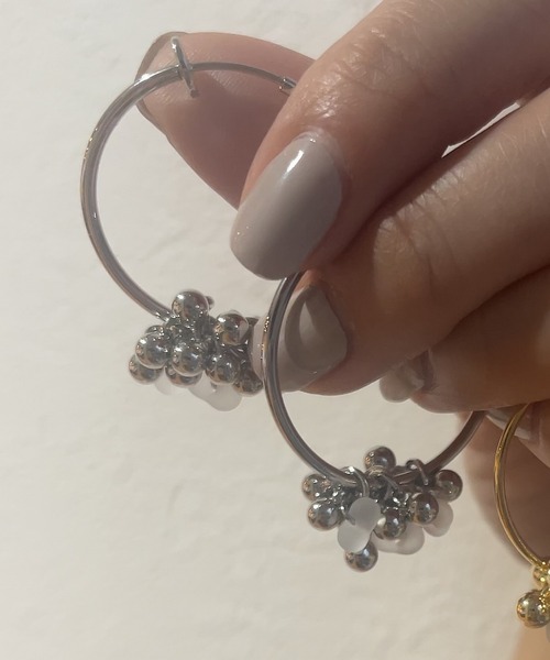 CERCA（チェルカ）の「smallworld/《gyu》メタリックイヤリング（イヤリング・レディース・ゴールド/シルバー/ゴールド系その他/シルバー系その他・FREE）」の3枚目の写真