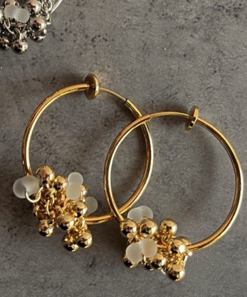 CERCA（チェルカ）の「smallworld/《gyu》メタリックイヤリング（イヤリング・レディース・ゴールド/シルバー/ゴールド系その他/シルバー系その他・FREE）」の4枚目の写真