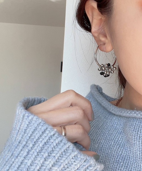 CERCA（チェルカ）の「smallworld/《gyu》メタリックイヤリング（イヤリング・レディース・ゴールド/シルバー/ゴールド系その他/シルバー系その他・FREE）」の2枚目の写真